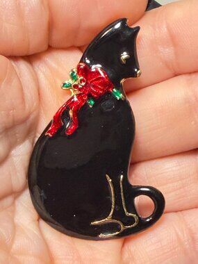 VERO Vintage Black Cat Brooch Red Christmas Bow Enamel Gold Tone Pin